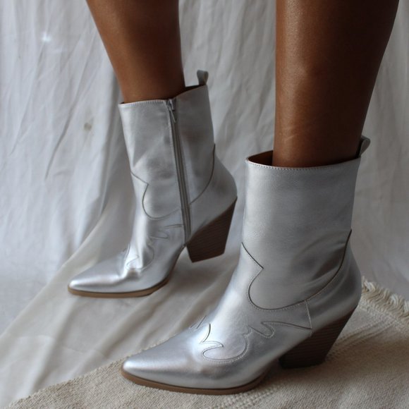 🆕The Jane// Silver Metallic western style boot - Picture 12 of 15